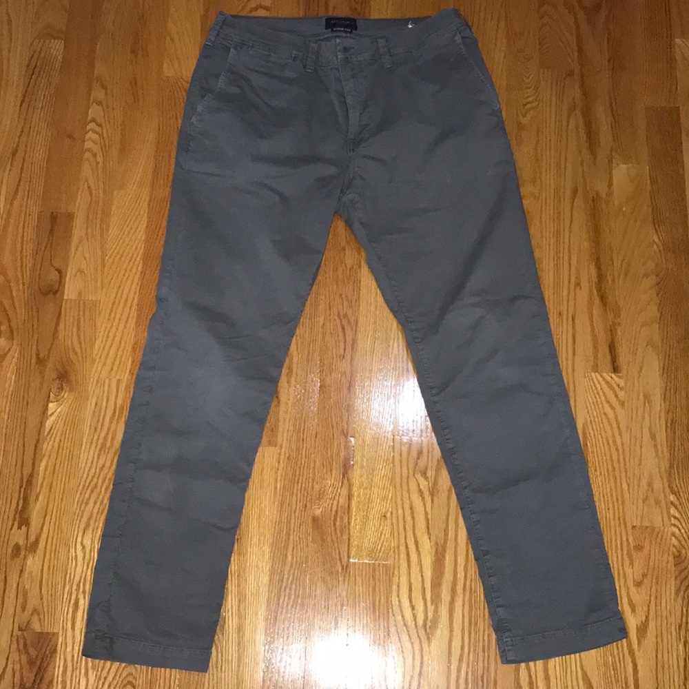 Gray American Eagle khaki pants size 34/32